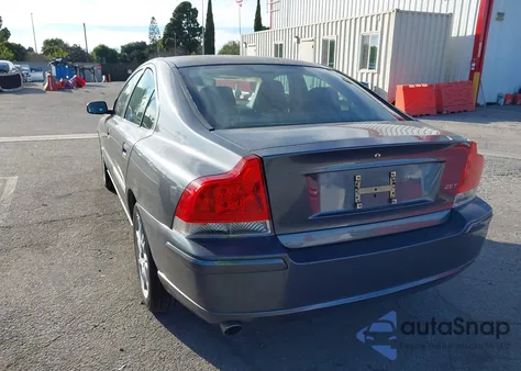 2005 Volvo S60 2.5T z USA, uszkodzony, nr VIN YV1RS592352428802